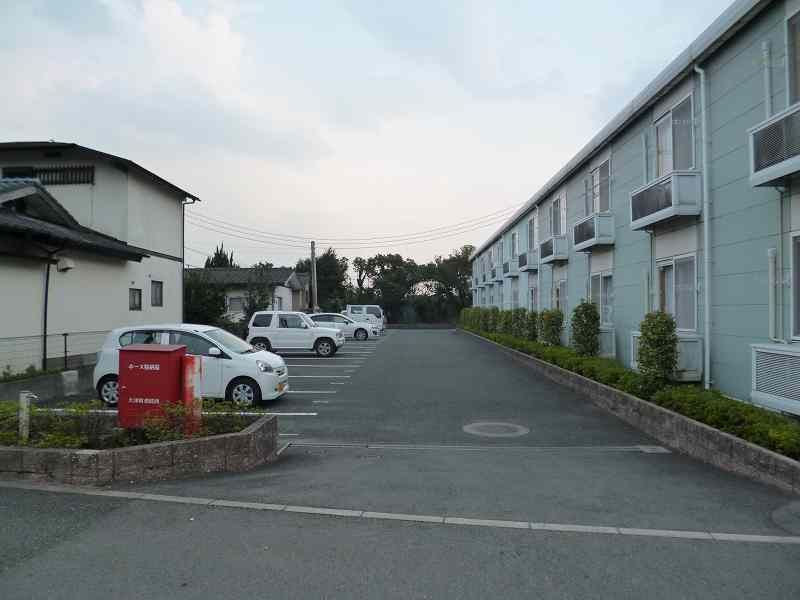 レオパレス璃風２００３ 駐車場