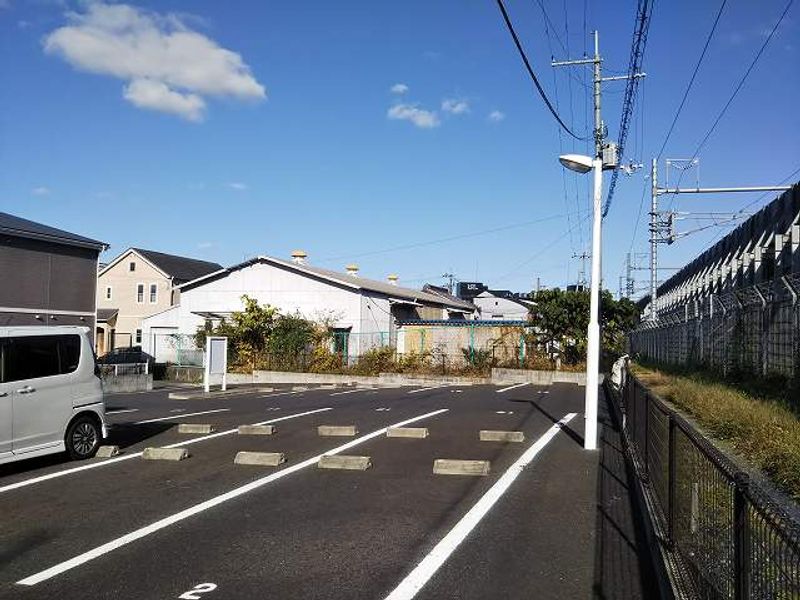 レオネクストカストル雄 駐車場