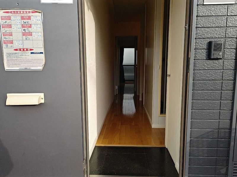 レオパレスフローラⅠ 玄関