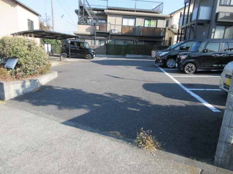 レオパレスアンティーク 駐車場