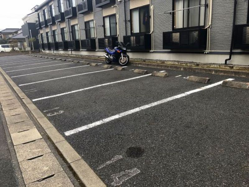 レオパレス紫陽花 駐車場