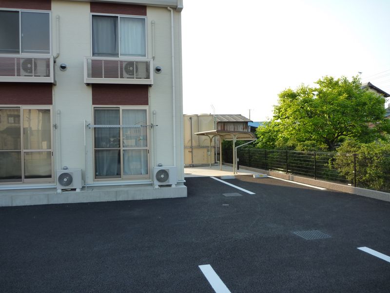 レオネクストヴィーブル 駐車場