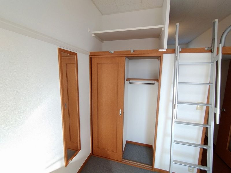 レオパレスカメリア 収納