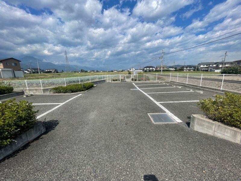 レオパレスルアラルあづみ野 駐車場