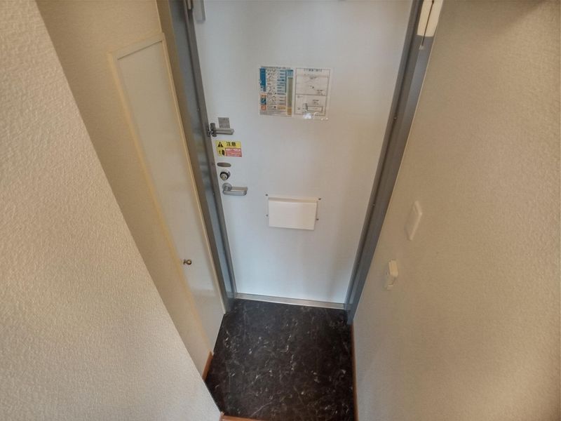 レオパレス長池 玄関