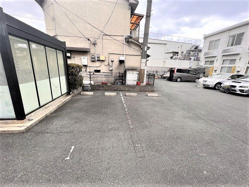 レオパレスエステート 駐車場