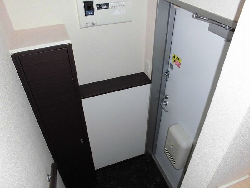 レオネクストＮ１ 玄関