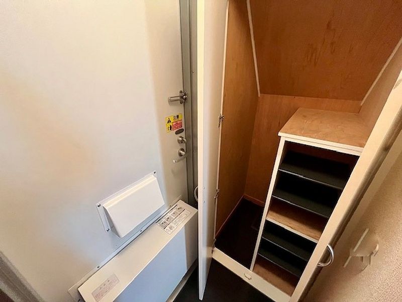 レオパレスかりがね 玄関