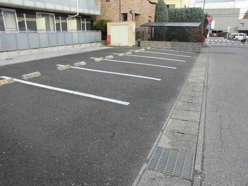 レオネクストクレセント 駐車場