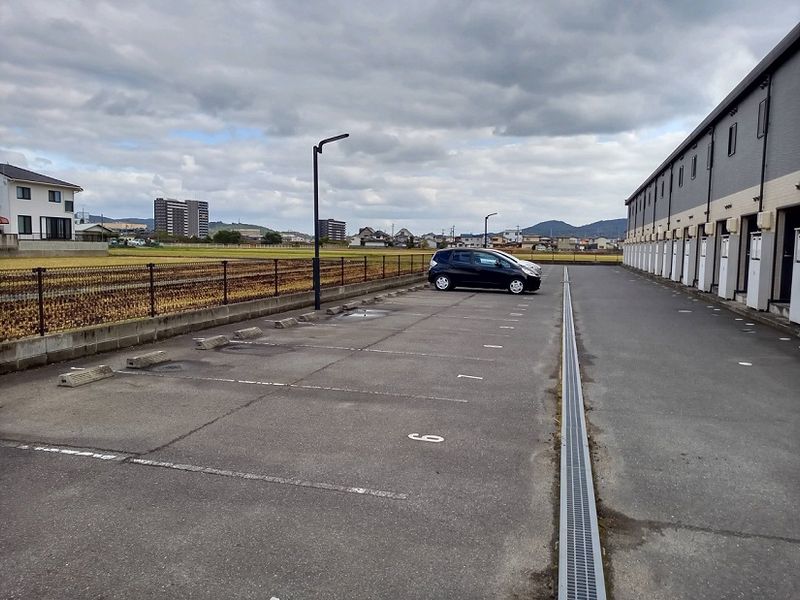 レオパレスラフィーネ 駐車場