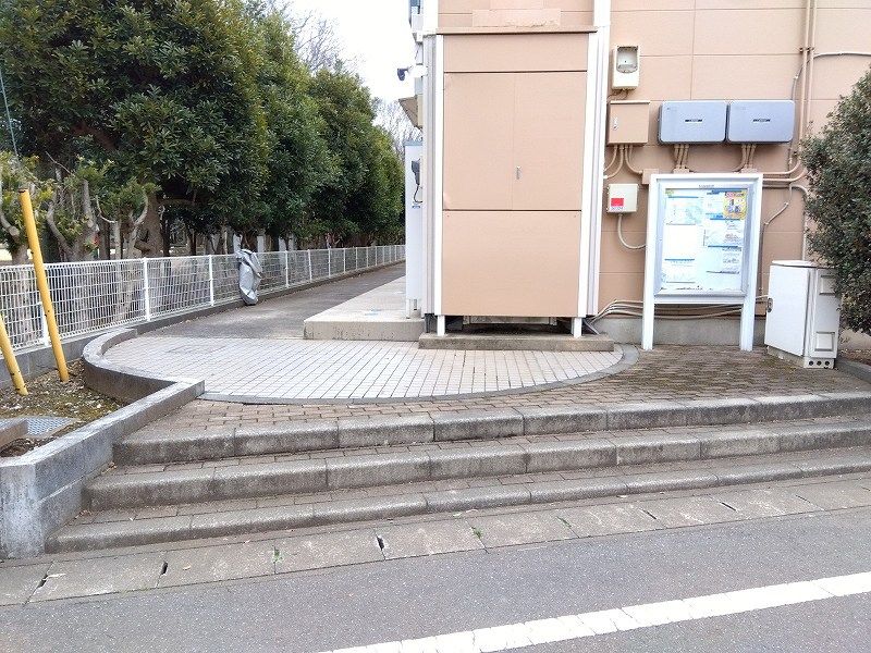 レオパレスにれの木 エントランス