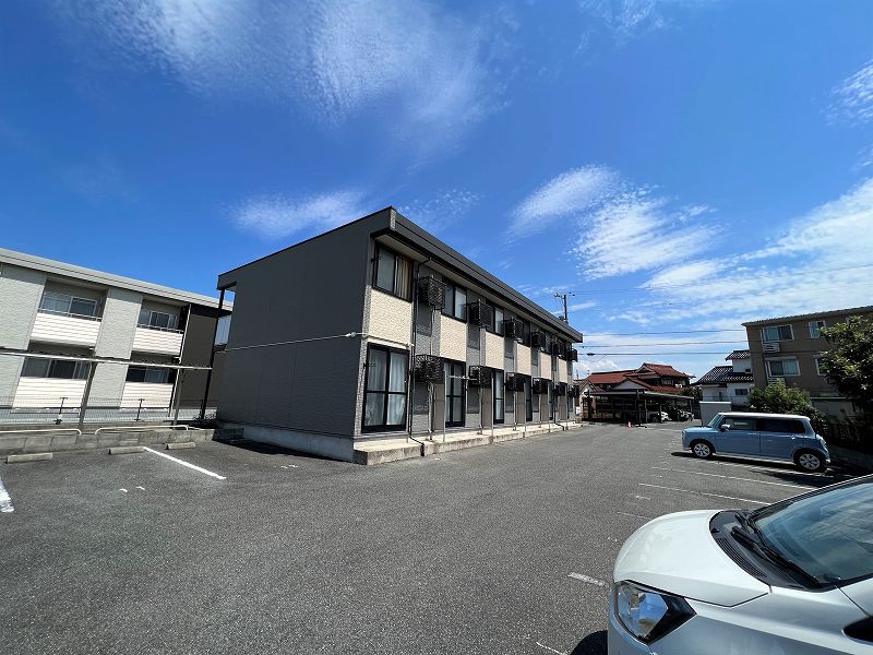 レオパレスリバーサイド 駐車場
