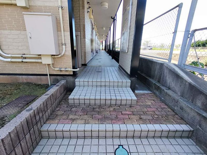 レオパレス寺ノ上Ⅱ エントランス
