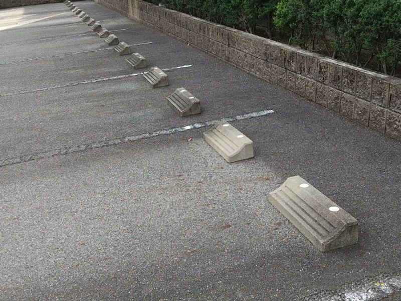 レオパレスアルパイン園原 駐車場