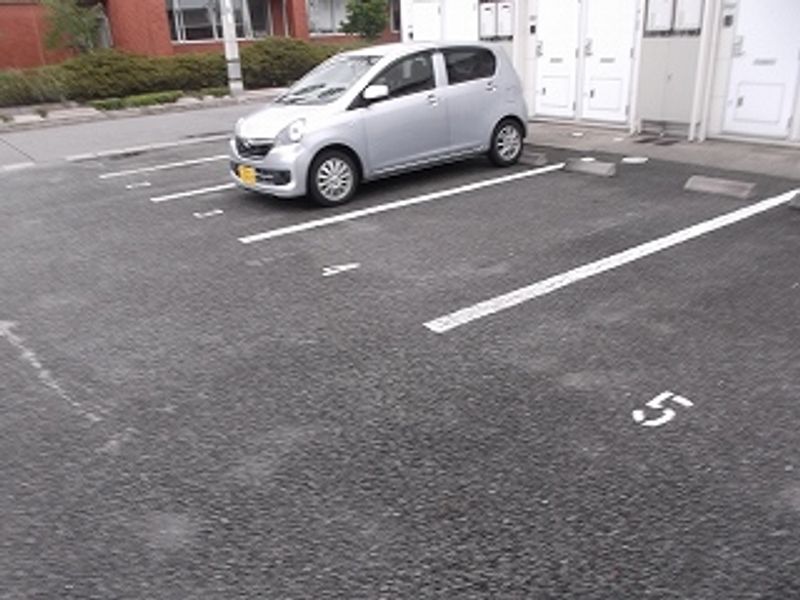 レオパレスドミール細江Ｎ弐番館 駐車場