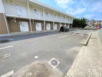 レオパレスグランシャリオ 駐車場
