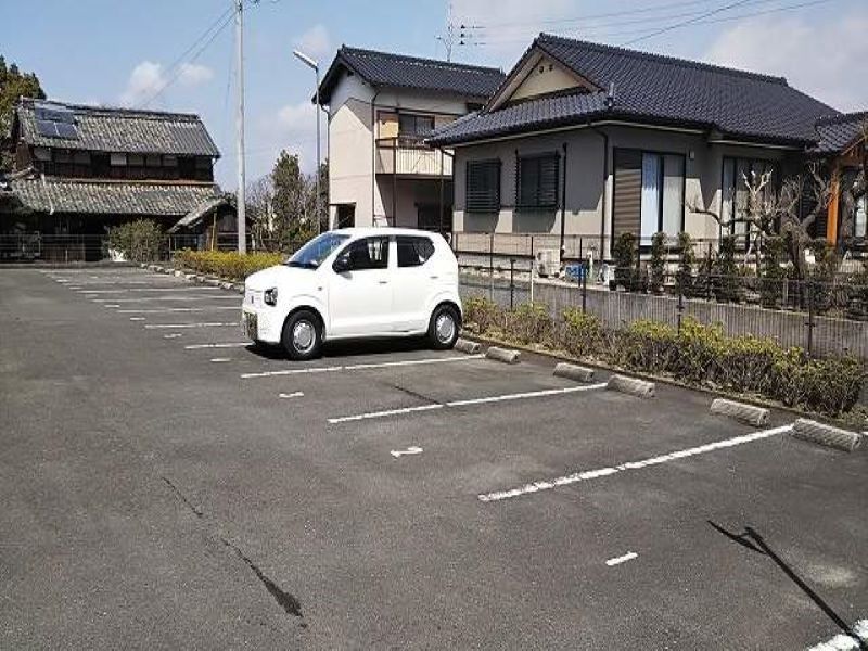 レオパレス御井朝妻 駐車場