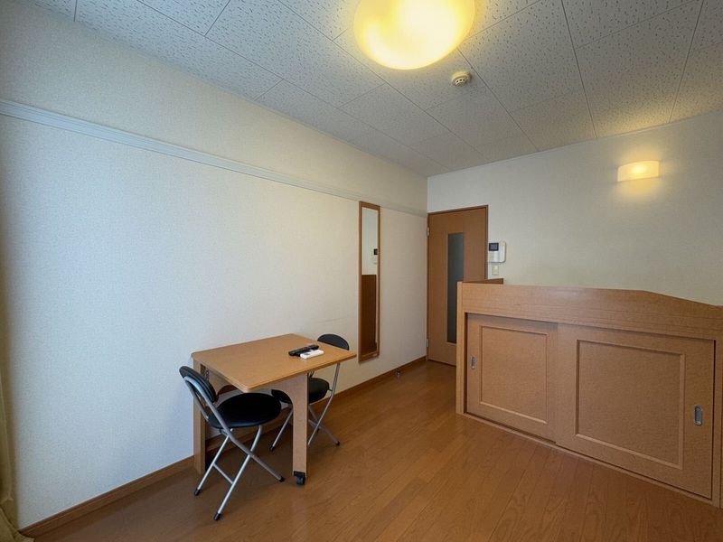 レオパレス隼 居間