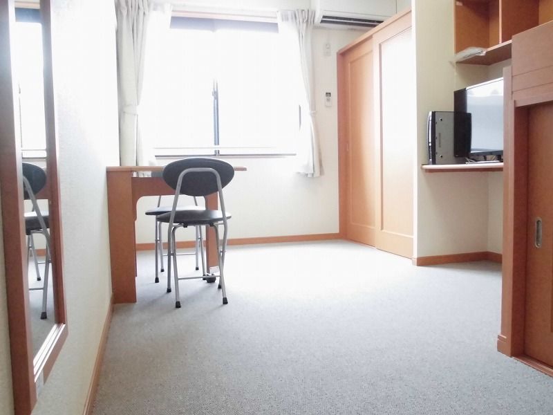 レオパレスサニーコート中山 居間