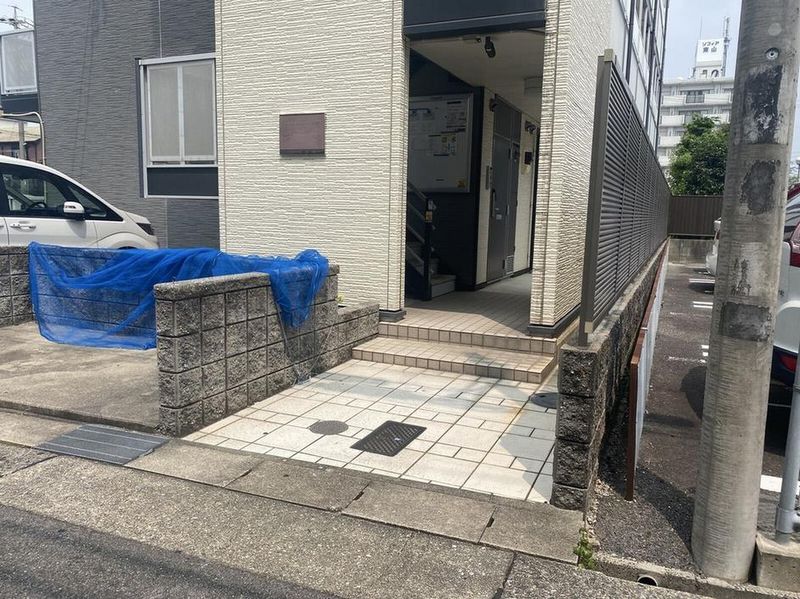 レオパレス玉楽 エントランス