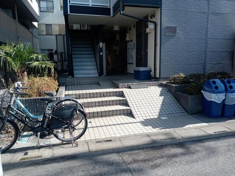 レオパレスファーレⅥ エントランス