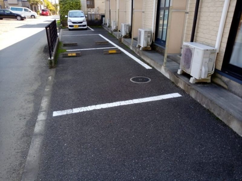 レオパレスステラⅡ 駐車場