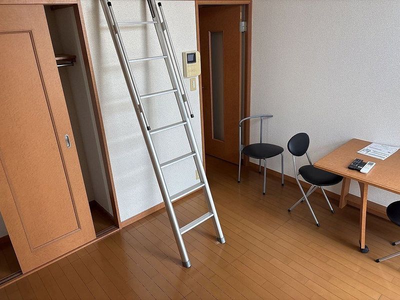 レオパレスアミティエ 居間