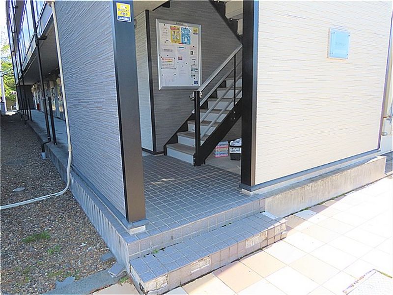 レオパレスカンテサンス エントランス