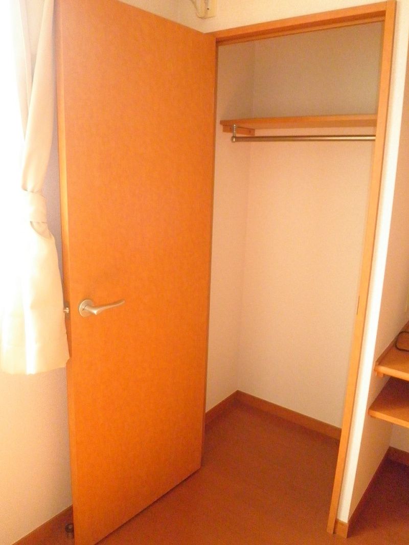 レオパレス泉 収納