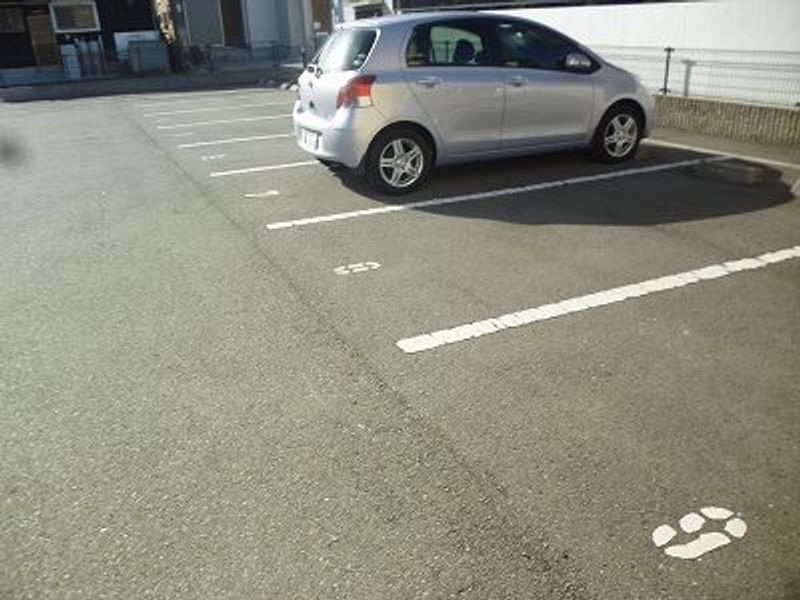 レオパレスすばる 駐車場
