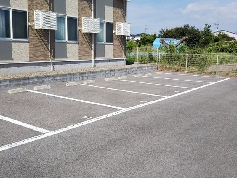 レオパレスフェチュール　Ｓ 駐車場