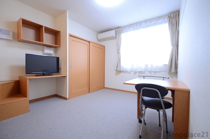 レオパレスまつお 居間