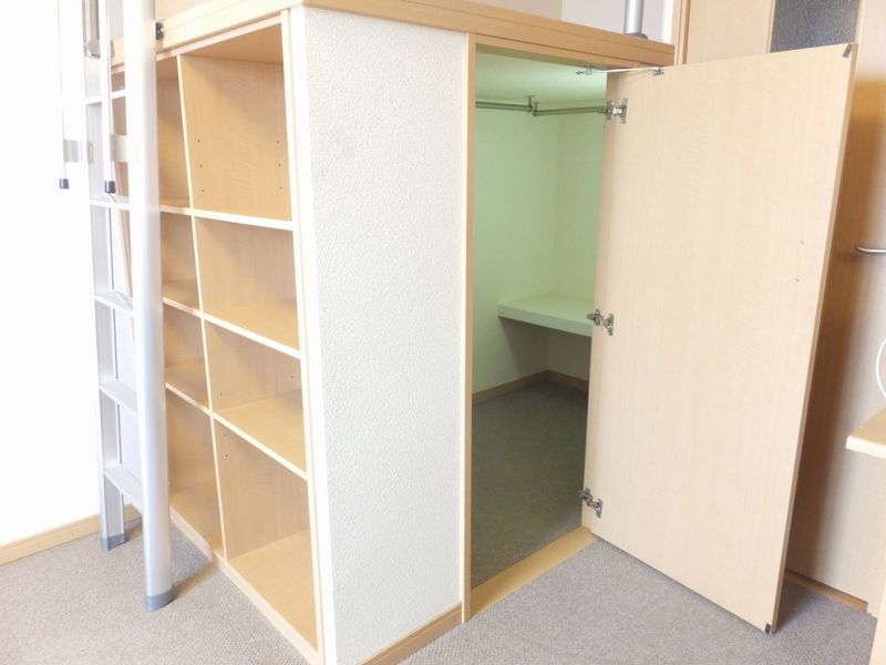 レオパレスアピテＣ 収納