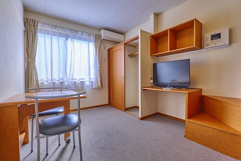 レオパレス東橋内 居間