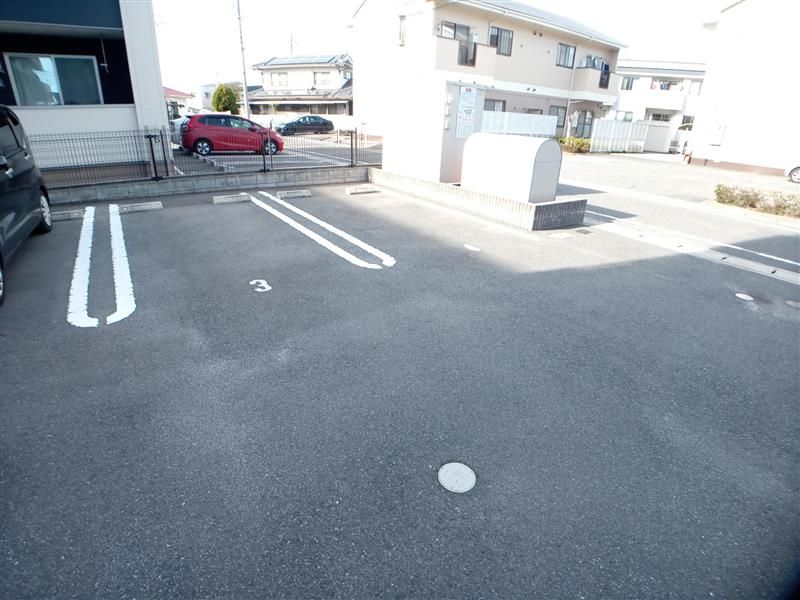 クレイノ沖 駐車場