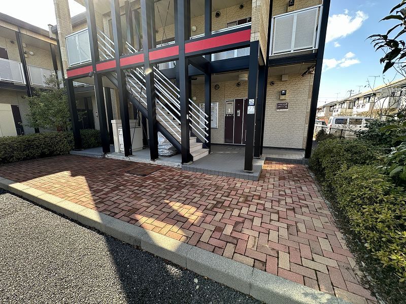 レオパレスヴェルディ エントランス