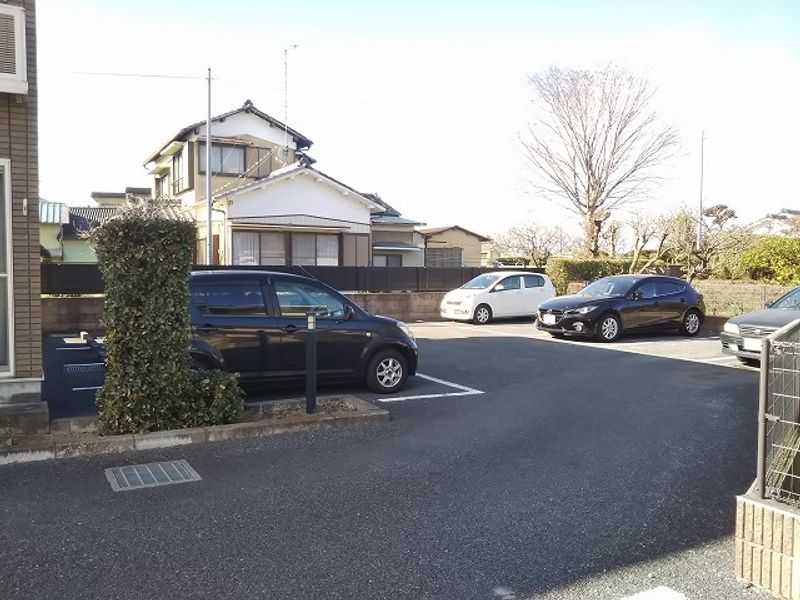 レオパレスマシューⅠ 駐車場