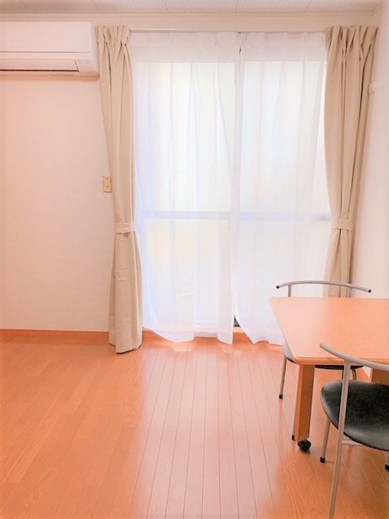 レオパレスウグイス 居間