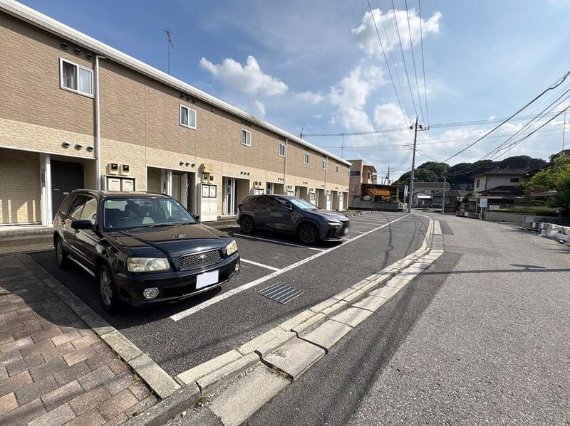 レオパレスタピスリー 駐車場