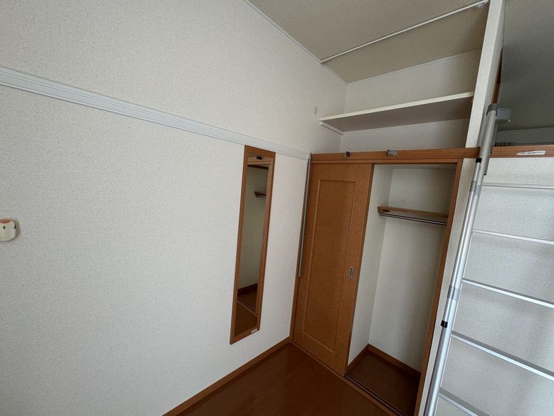 レオパレスル　ヴァン 収納