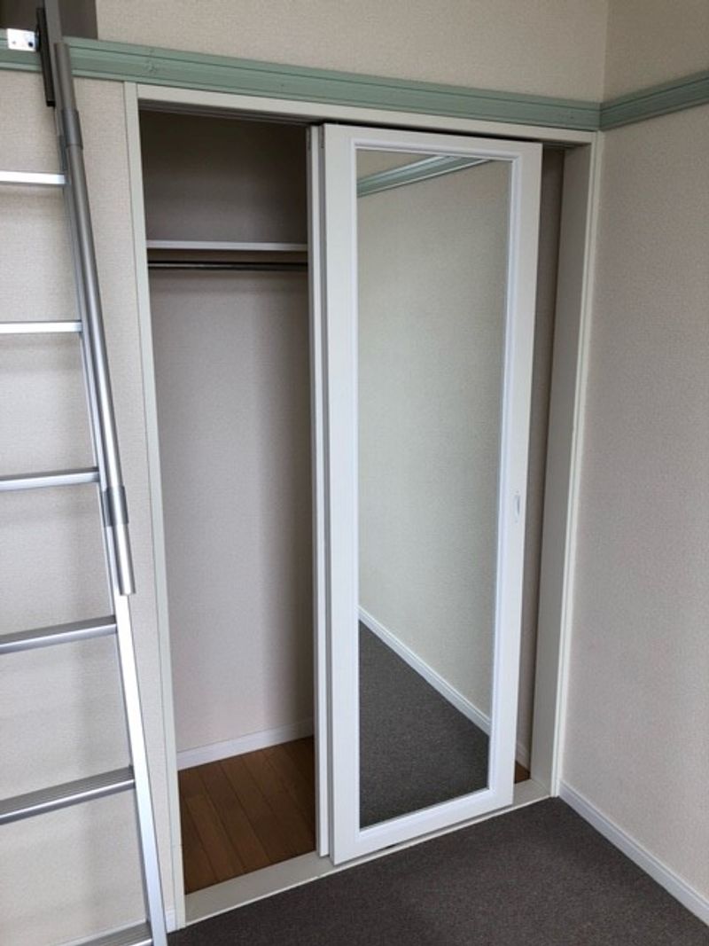 レオパレス三色吉 収納