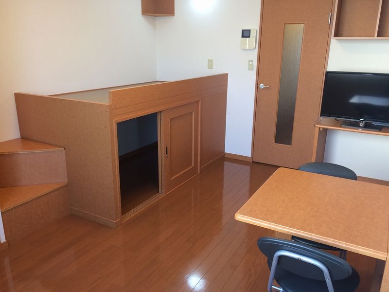 レオパレス青葉 居間