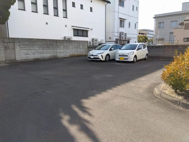 レオパレスＲｕｈｅ 駐車場