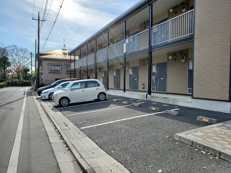 レオパレスセレーノ 駐車場