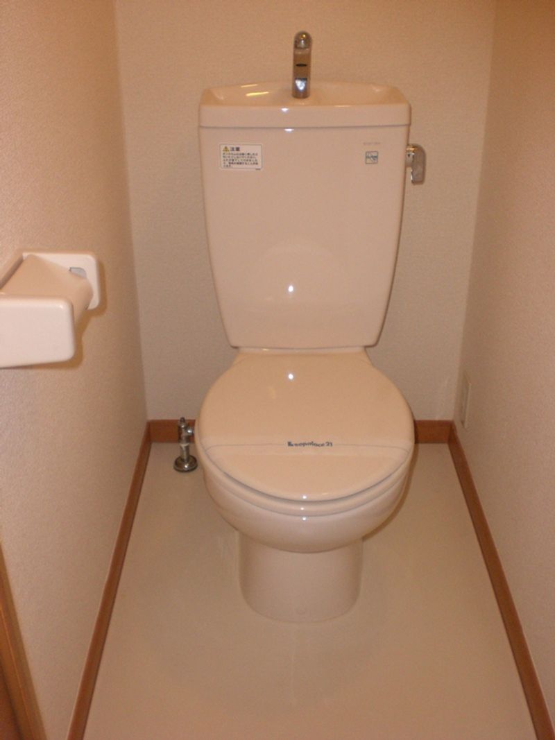 レオパレスＬｕｍｉｅｒｅ元町 トイレ