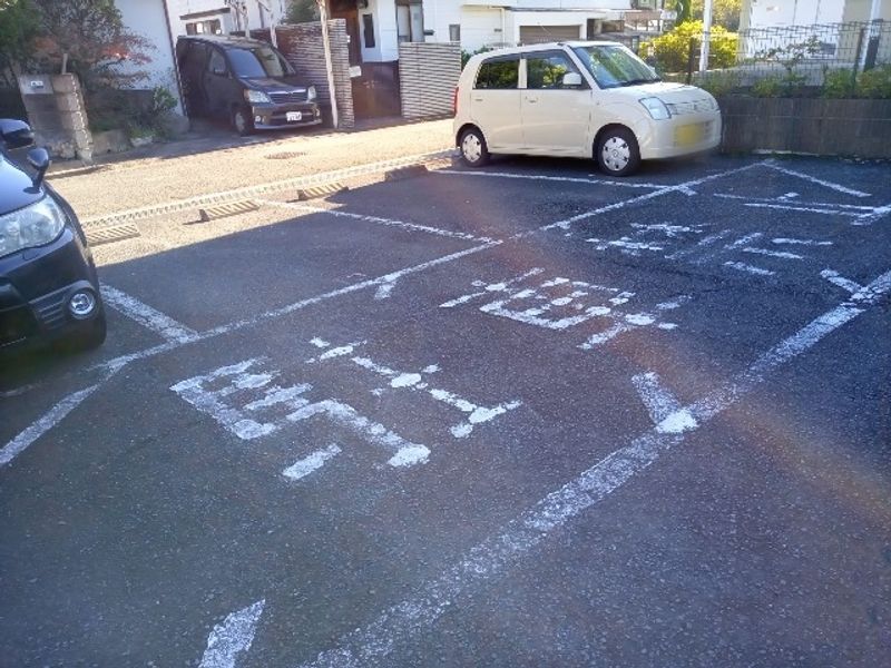 レオパレスヨーコ 駐車場