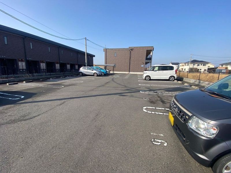 LEONEXT Kasade Esperanza Parking lot