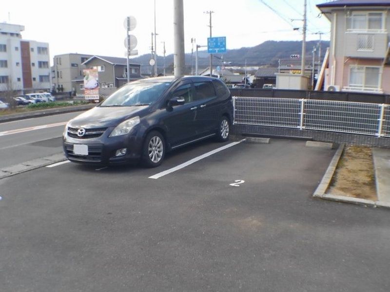 レオパレスマンダリアンコート藤井 駐車場
