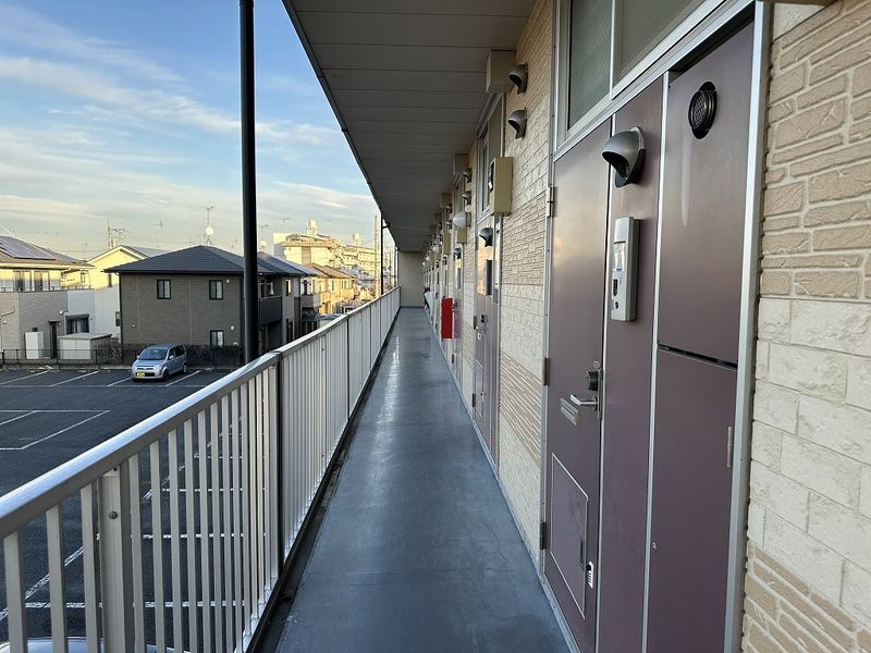 レオパレスカルーナ 玄関