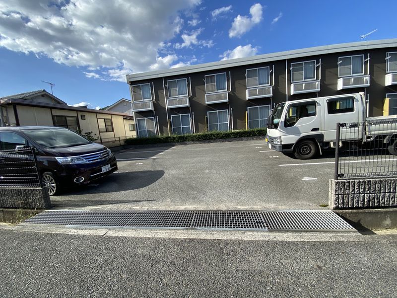 レオパレスフォレスター 駐車場